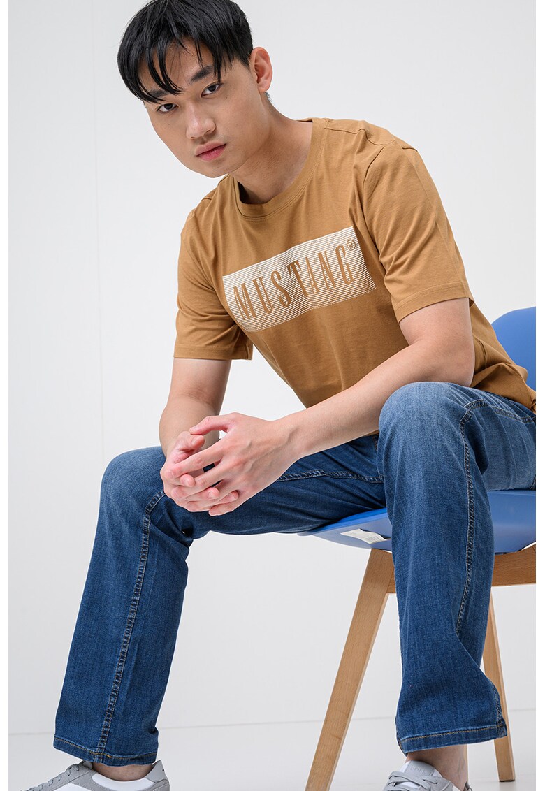 Tricou cu decolteu la baza gatului si imprimeu logo Austin - Maro camel