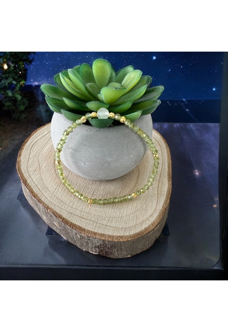 Bratara femei Aliona din pietre naturale Peridot si Prehnit cu accesorii din argint placat cu aur - verde - dimensiuni variate