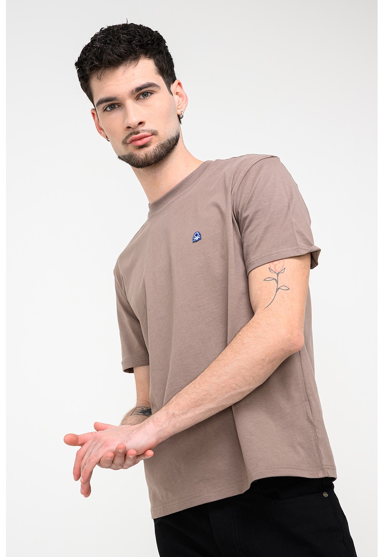 Tricou regular fit cu decolteu la baza gatului - Maro taupe deschis