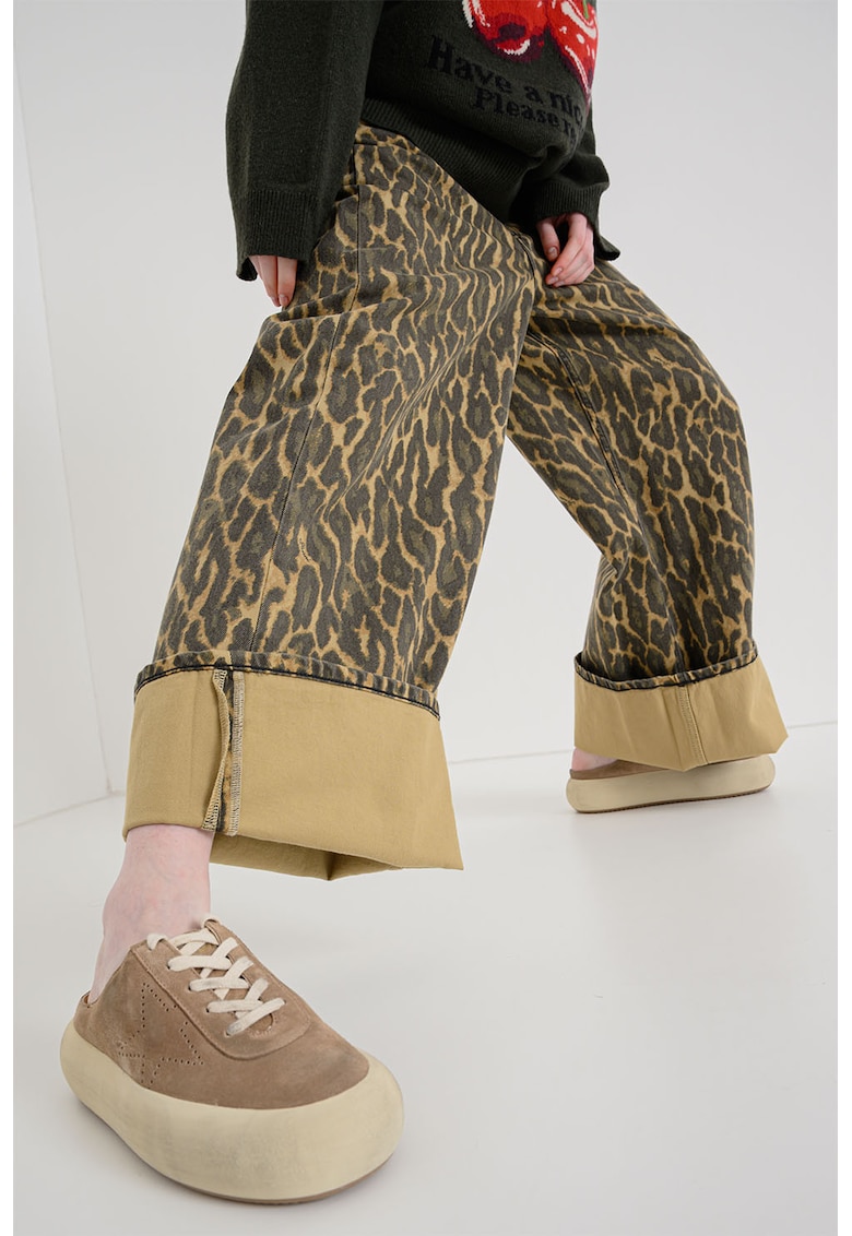 Blugi cu croiala ampla si model animal print - Kaki/Ocru
