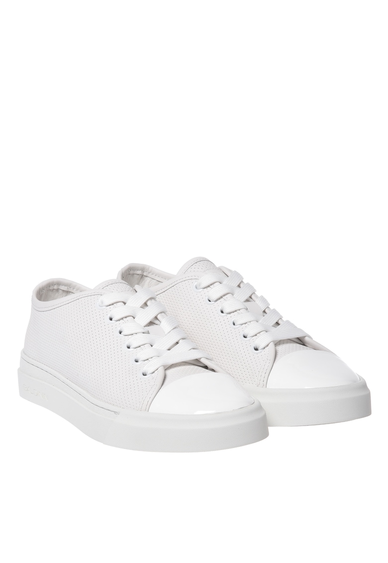 Pantofi sport cu perforatii si garnituri de piele lacuita - Alb
