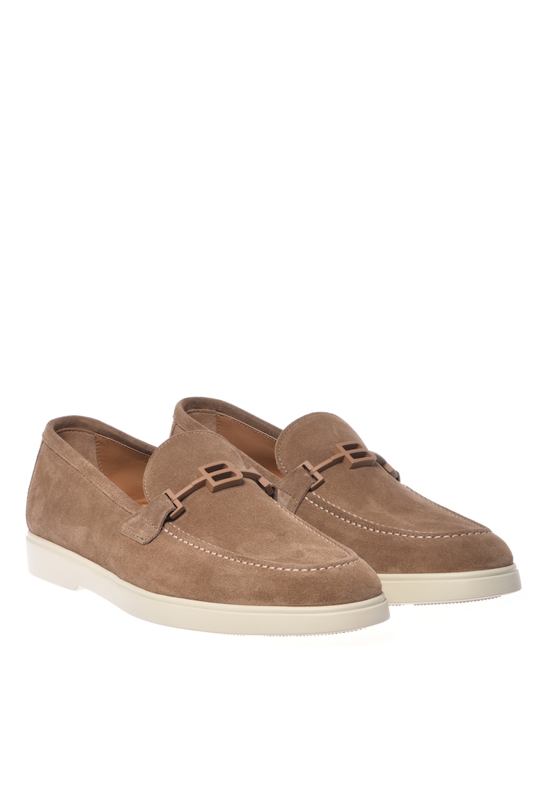 Pantofi loafer de piele intoarsa cu monograma metalica - Bej