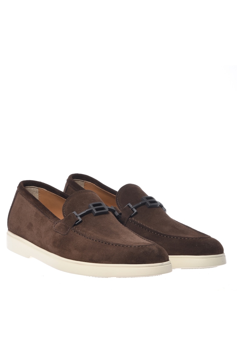 Pantofi loafer de piele intoarsa cu monograma metalica - Maro