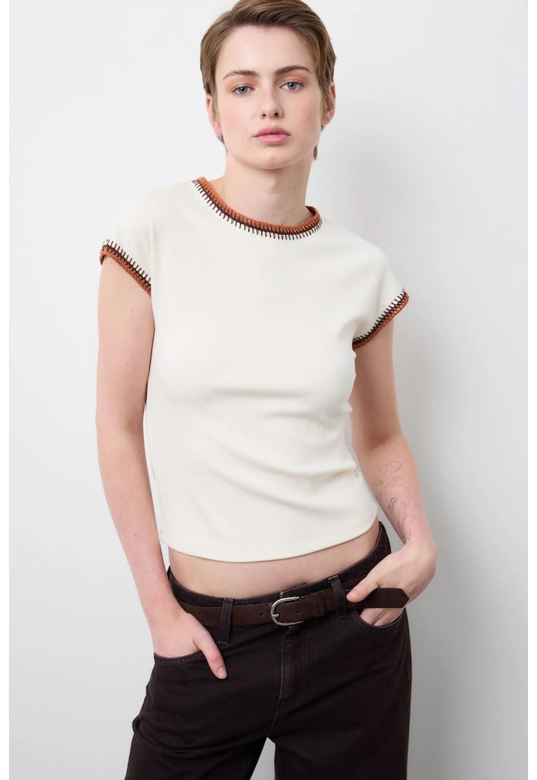 Tricou cu detalii contrastante