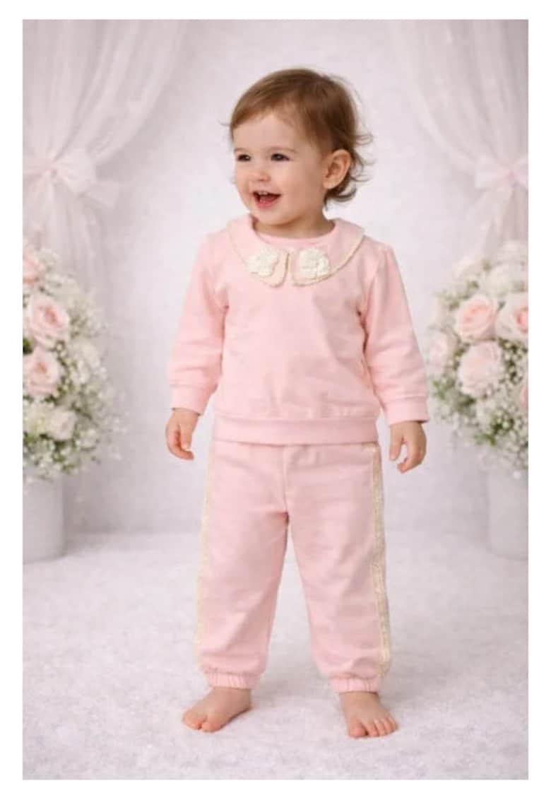 Set copii bymurat roz cu guler decorativ si pantaloni comozi - Roz