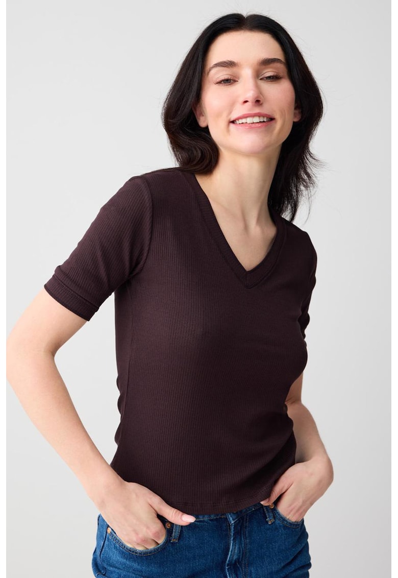 Bluza cu aspect striat si decolteu in V - Maro cognac