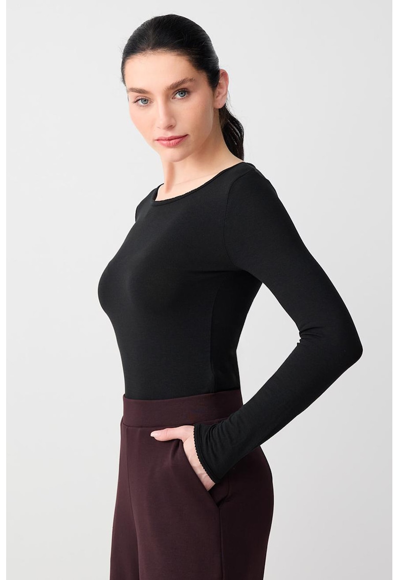Bluza cu decolteu barcuta - Negru