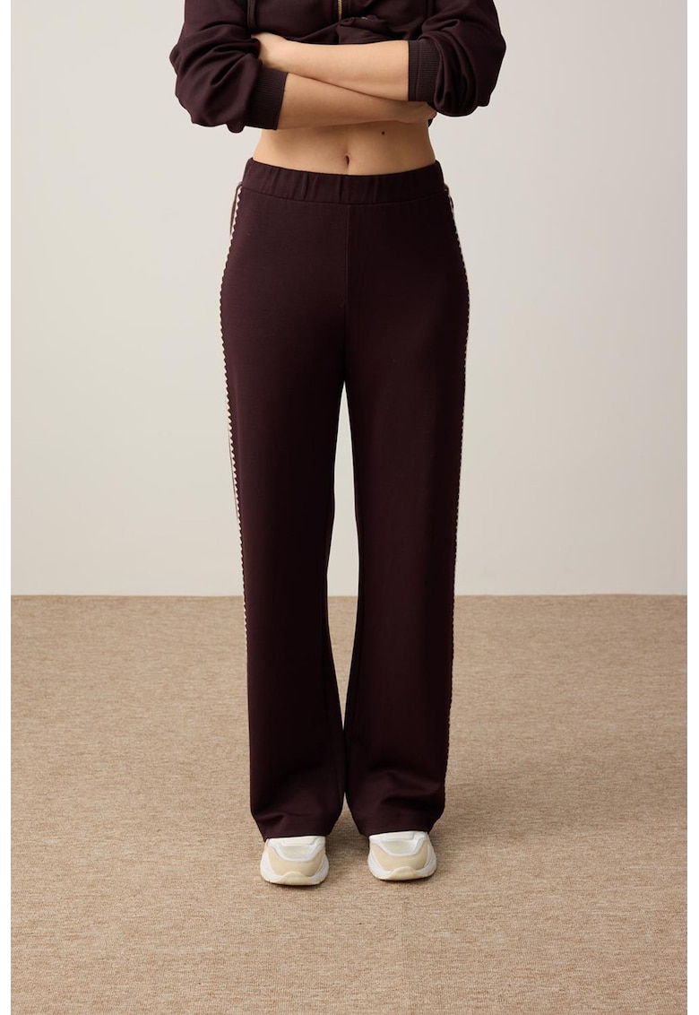 Pantaloni de trening cu croiala ampla si talie elastica - Maro cognac