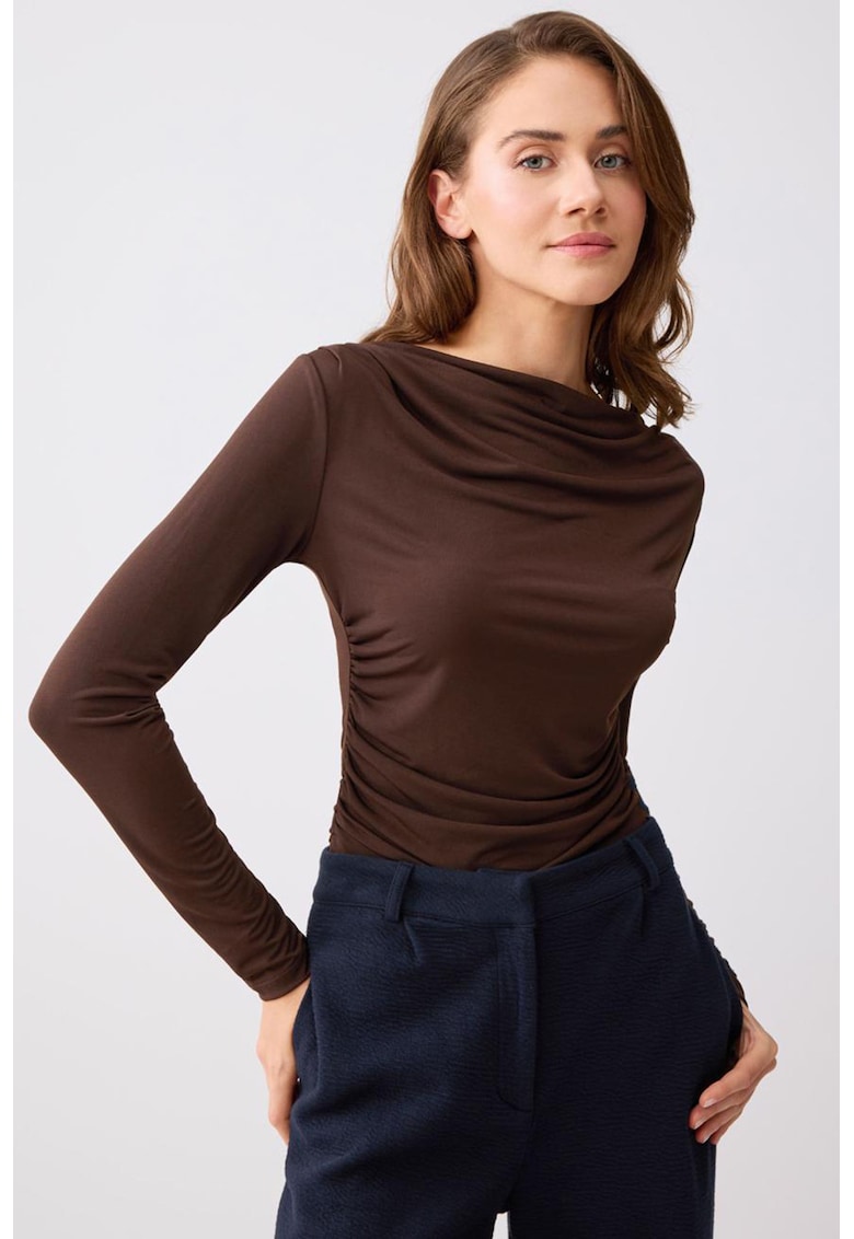 Bluza cu decolteu barcuta - Maro inchis