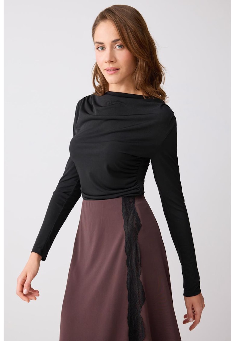 Bluza cu decolteu barcuta - Negru