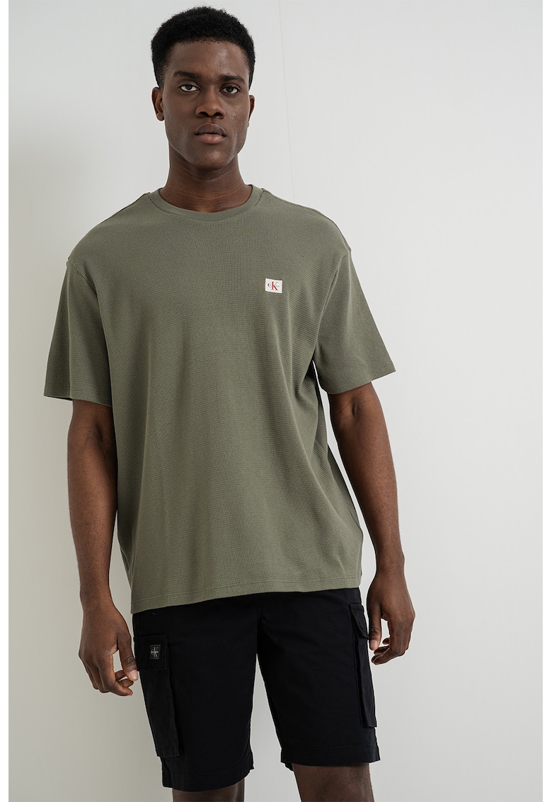 Tricou cu decolteu la baza gatului si logo - Kaki