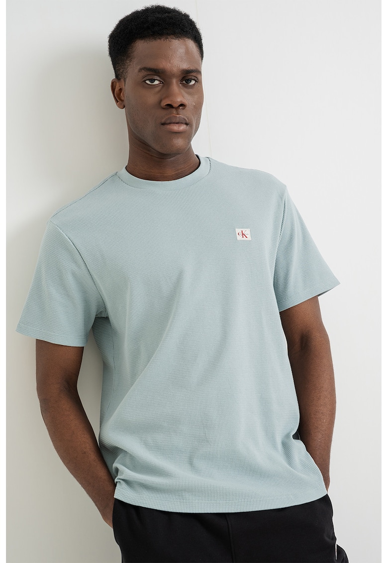 Tricou cu decolteu la baza gatului si logo - Albastru pal