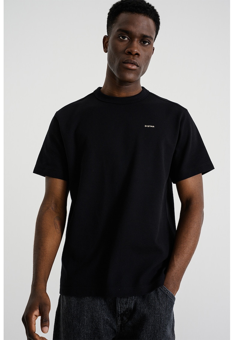Tricou regular fit cu decolteu la baza gatului - Negru