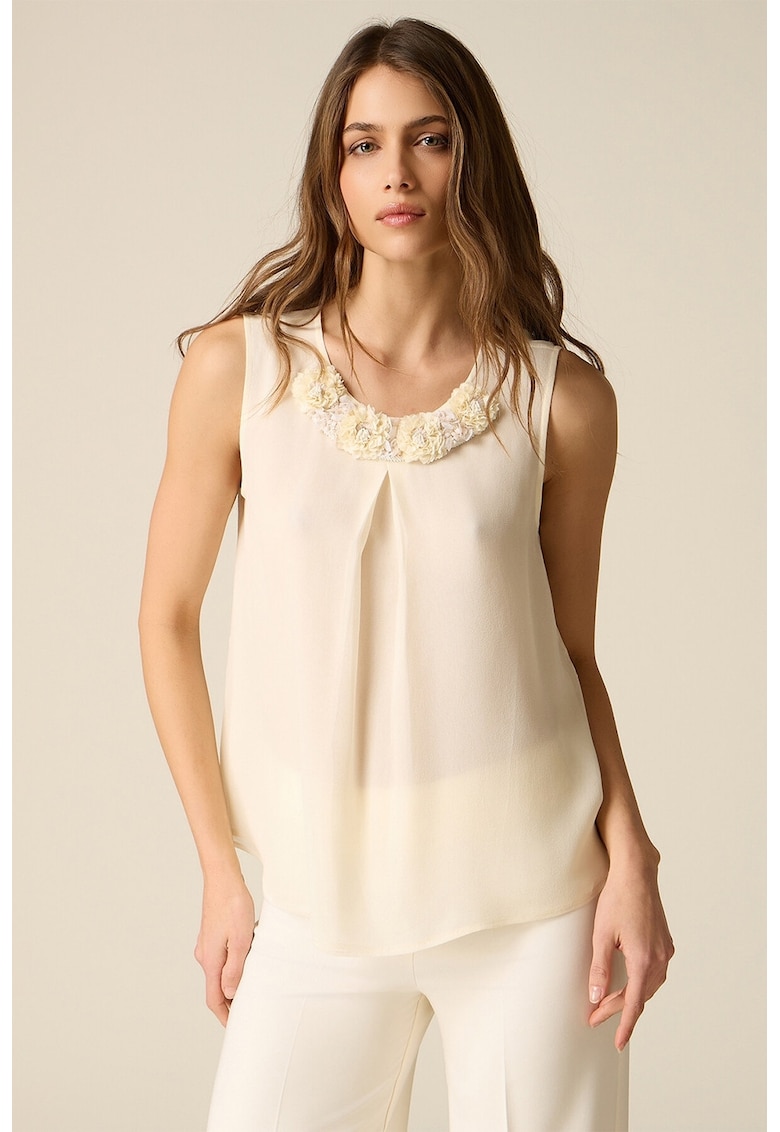 Top uni cu detalii florale - Crem