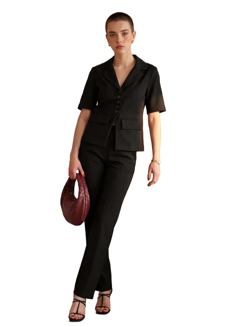Costum din doua piese - jacheta cu maneca scurta si pantaloni cu nasturi - negru