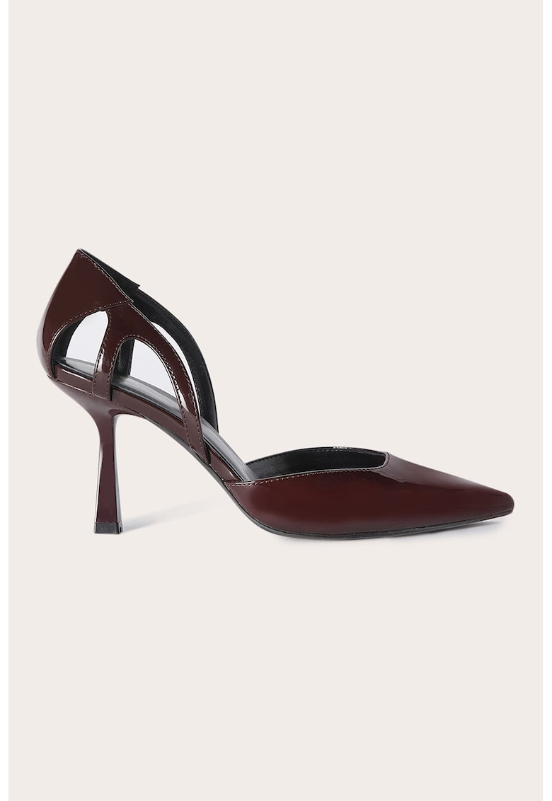 Pantofi cu aspect lacuit si decupaje - Maro cognac