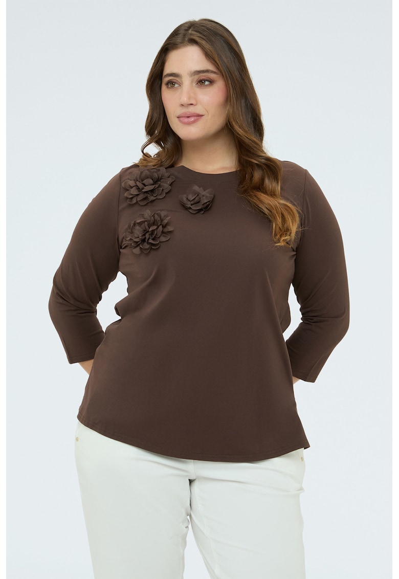 Bluza cu maneci 3/4 si aplicatii florale - Maro inchis