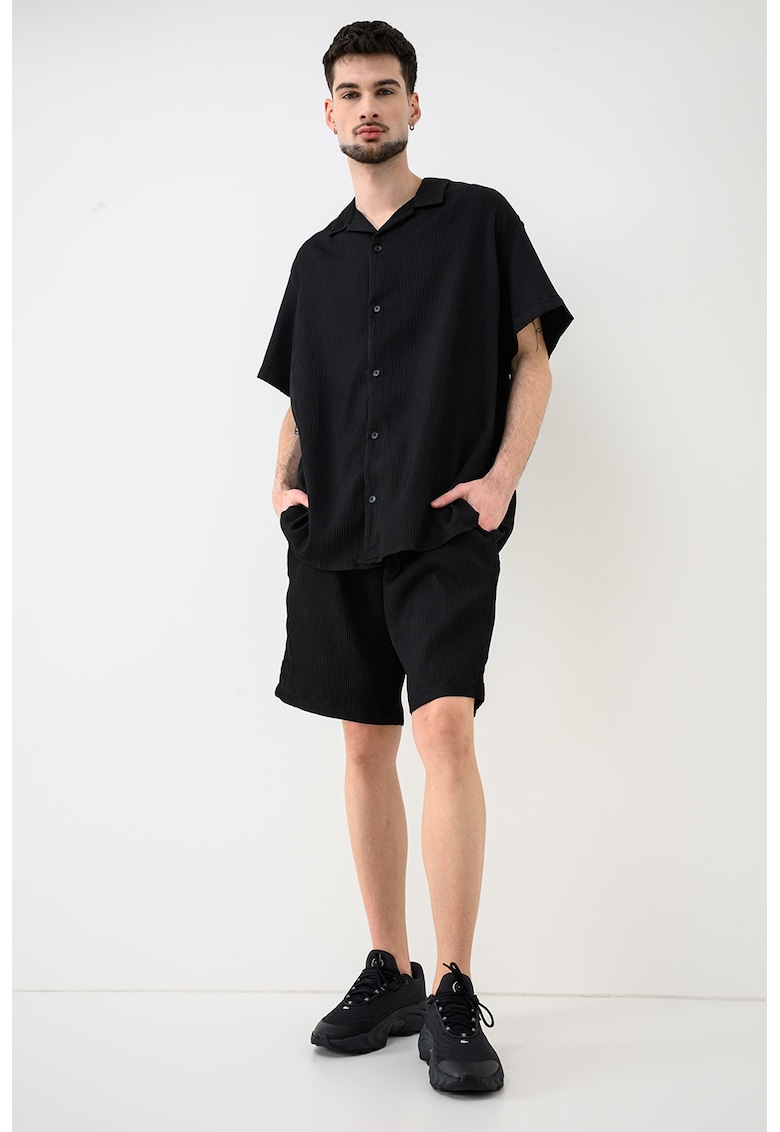 Set de camasa uni cu maneci scurte si pantaloni scurti cu snur in talie - 2 piese - Negru