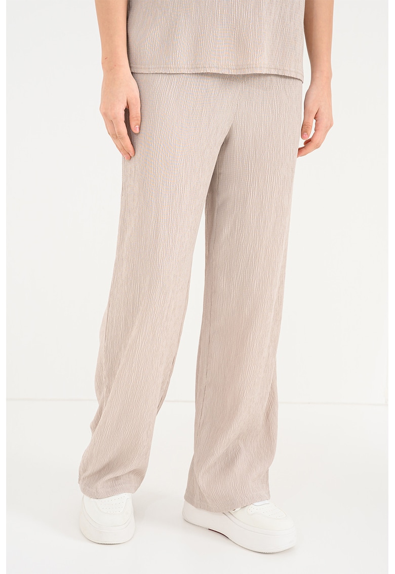 Pantaloni texturati cu croiala ampla si talie elastica Kaylie - Maro deschis
