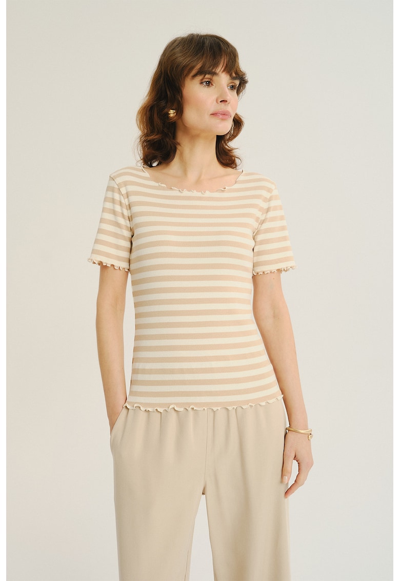Tricou cu model in dungi si terminatii valurite - Bej/Crem