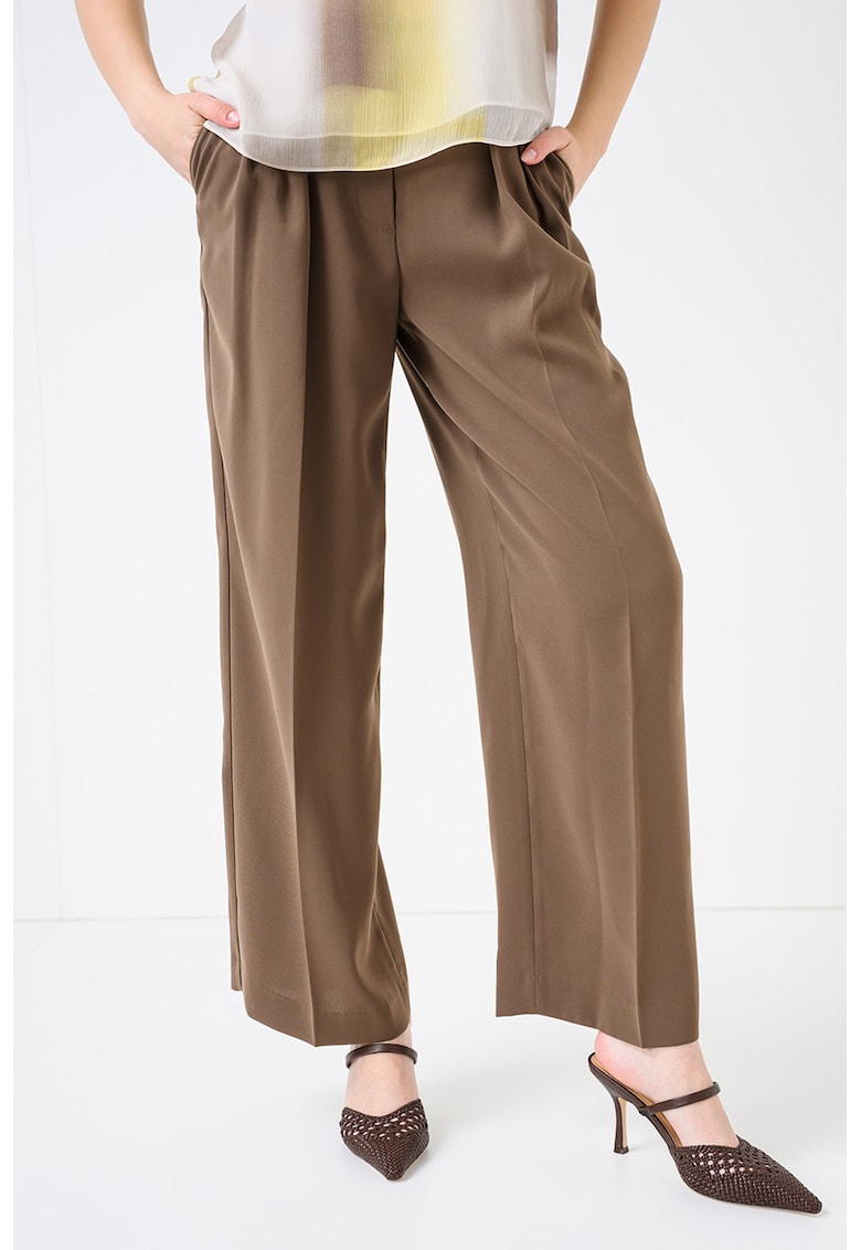 Pantaloni eleganti cu croiala ampla si pliuri - Maro