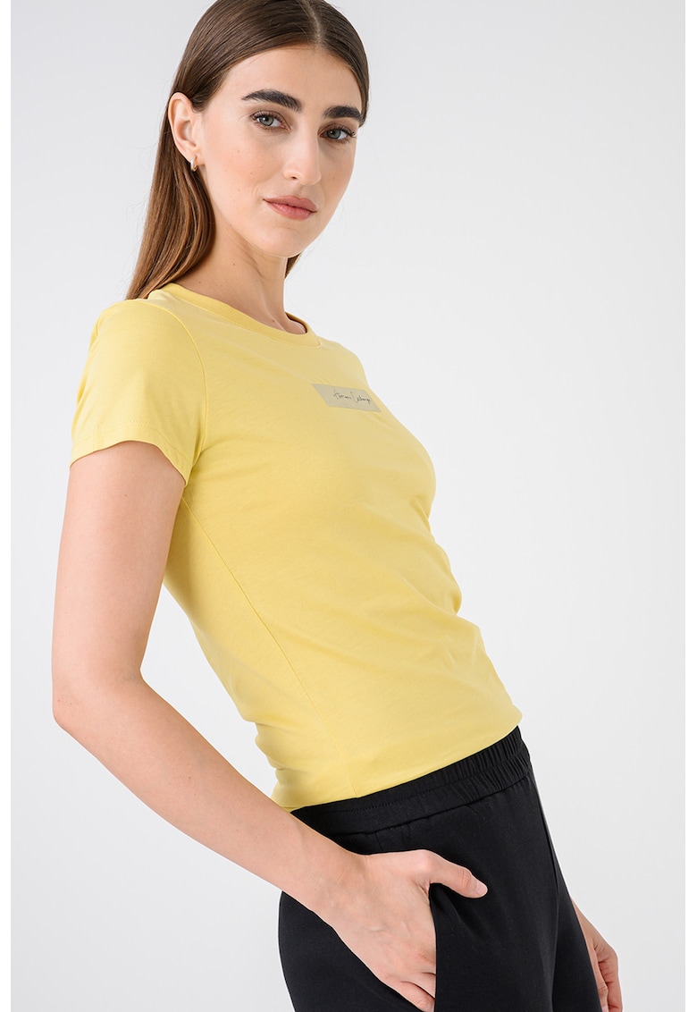 Tricou din bumbac cu decolteu la baza gatului si detaliu logo - Galben miere