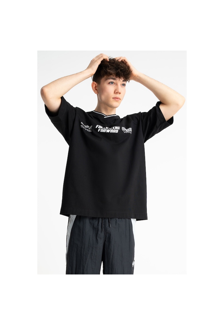 Tricou lejer cu imprimeu text si decolteu in V