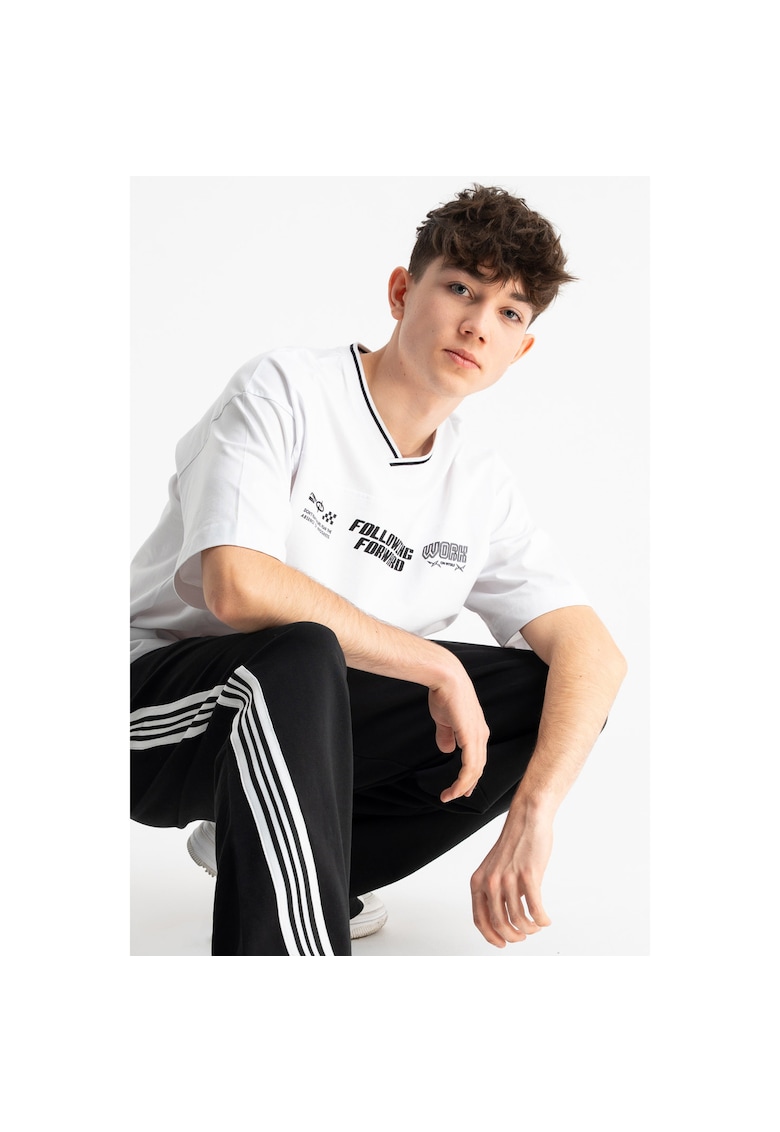 Tricou lejer cu imprimeu text