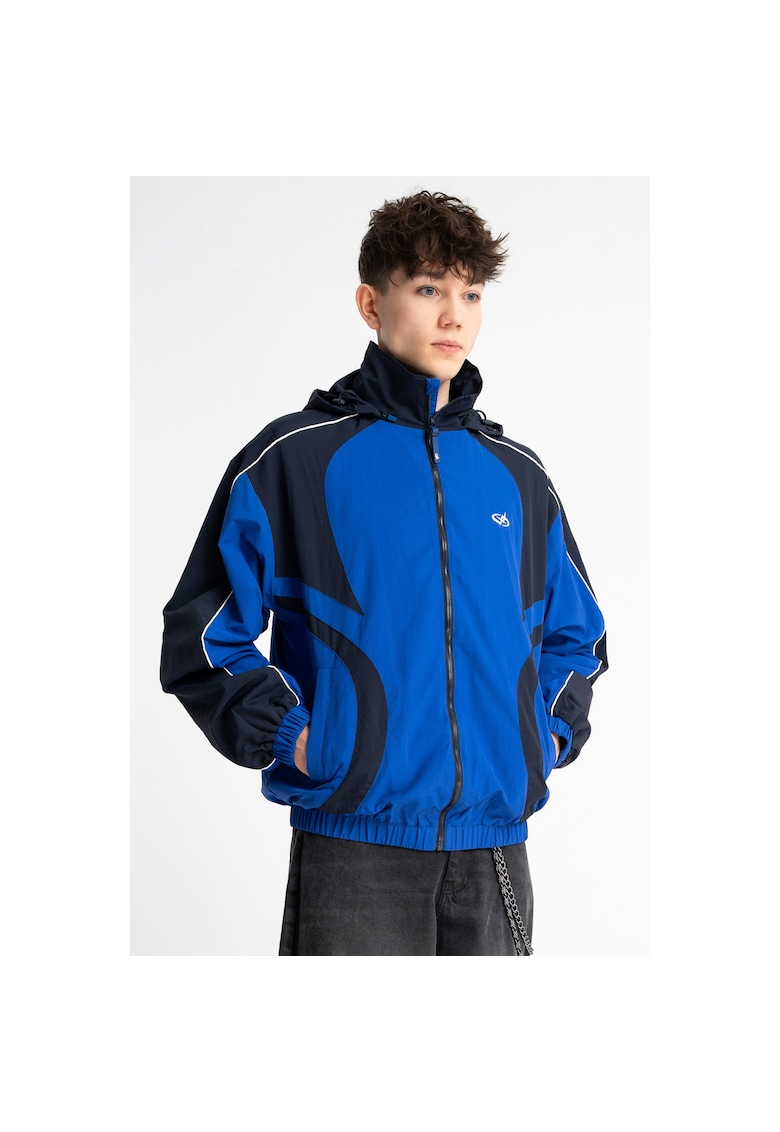 Jacheta cu guler inalt si gluga