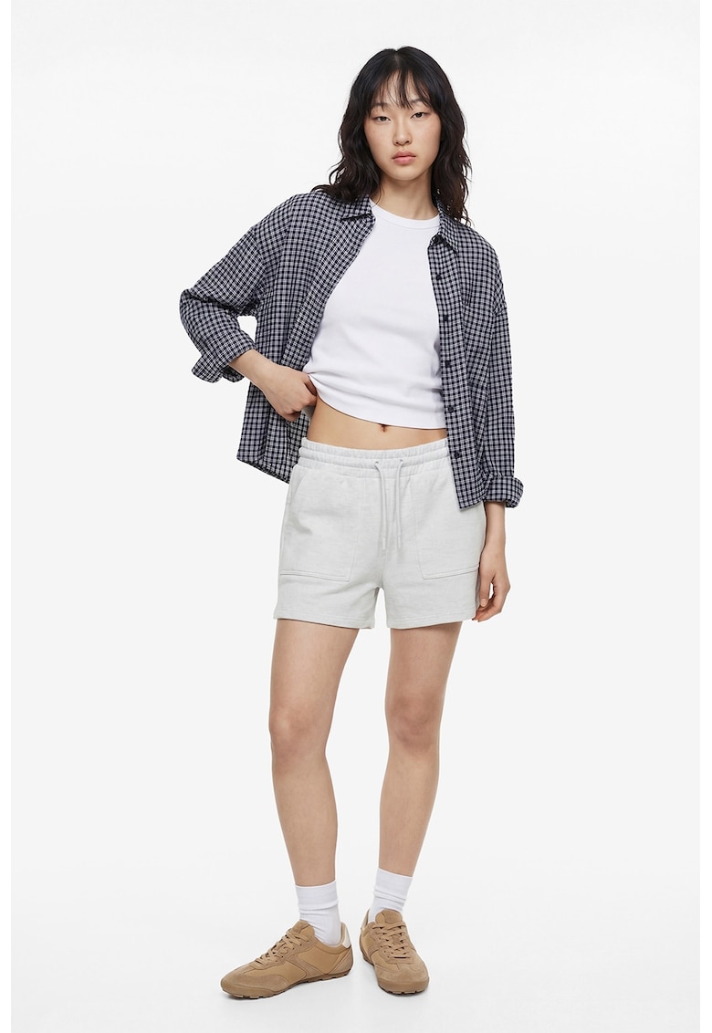 Pantaloni de trening scurti din amestec de bumbac si buzunare aplicate - Gri deschis melange