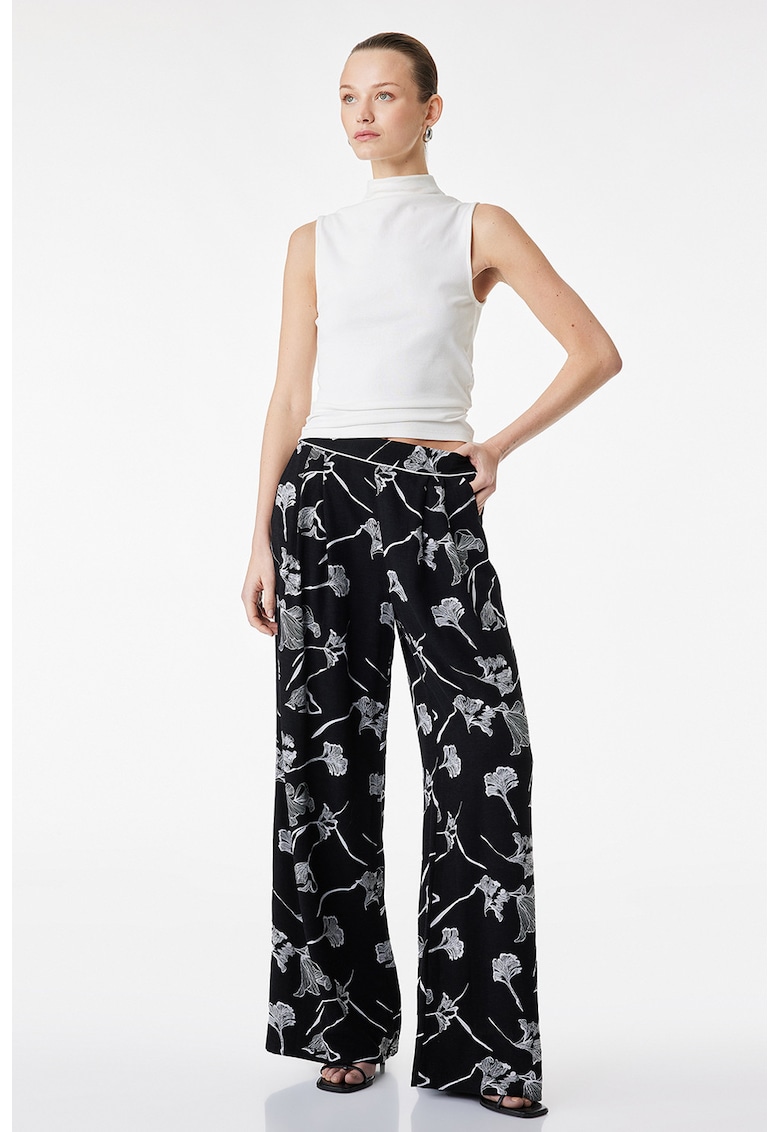 Pantaloni cu croiala ampla si model floral - Alb/Negru