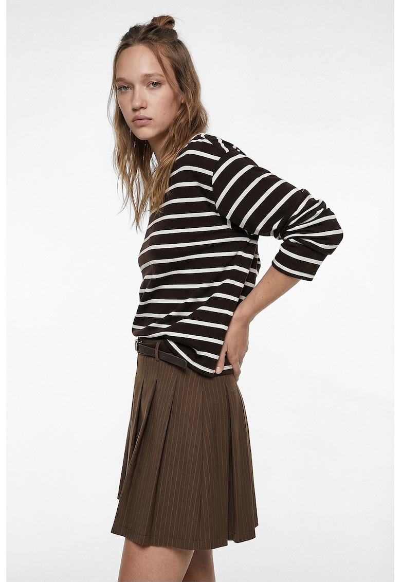 Bluza cu decolteu la baza gatului si dungi