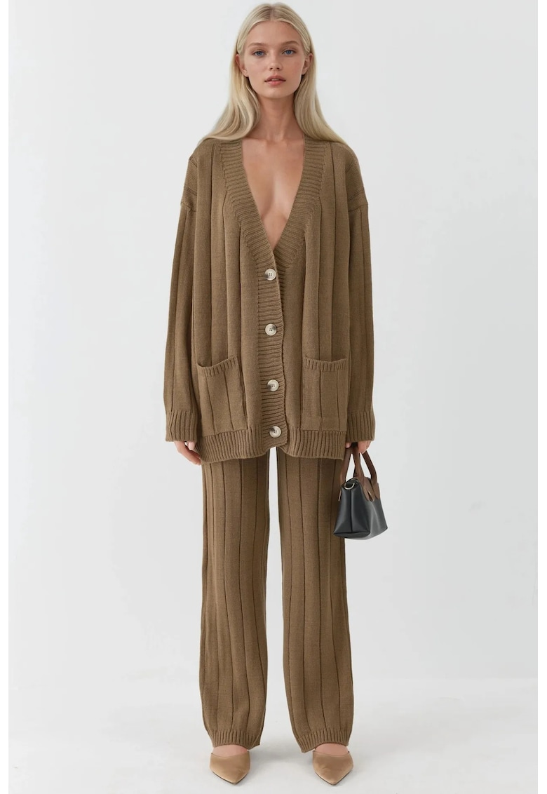 Compleu tricotat MY FASHION - cu decolteu in V - pantaloni cu picior larg - maro -