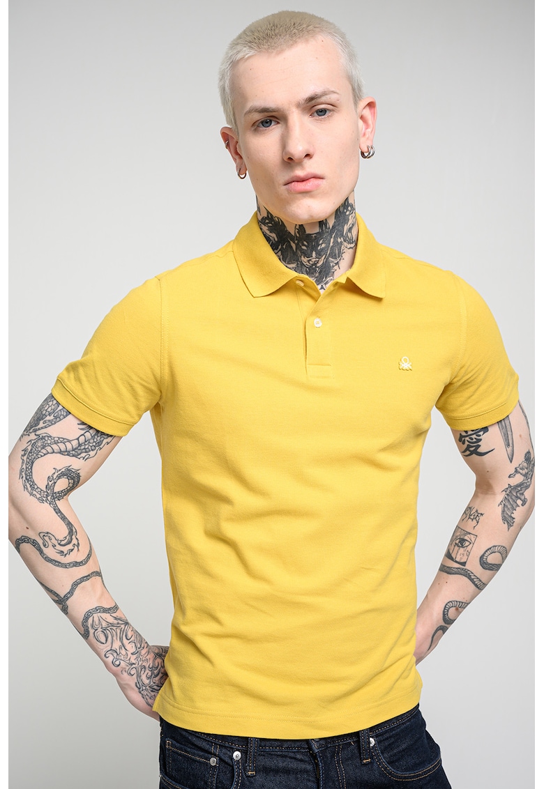 Tricou polo regular fit cu aplicatie logo discreta - Galben sofran