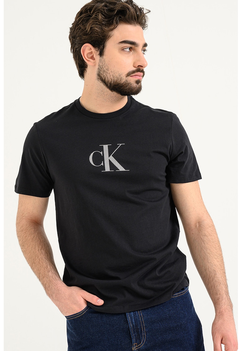 Tricou cu decolteu la baza gatului si model monograma - Negru