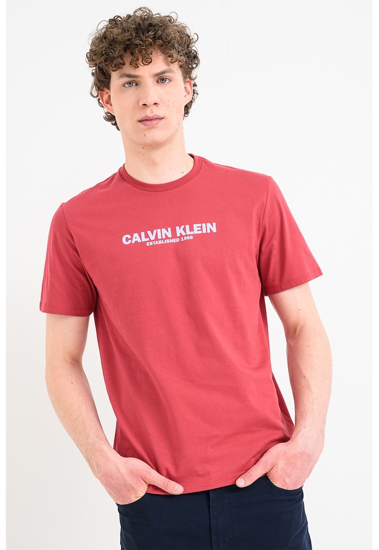 Tricou cu decolteu la baza gatului si logo - Rosu