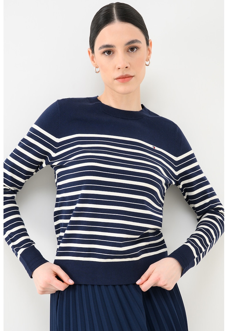 Pulover tricotat fin cu logo discret