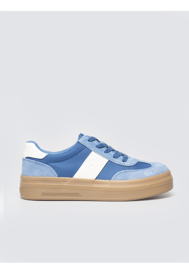 Pantofi sport cu insertii din piele intoarsa.