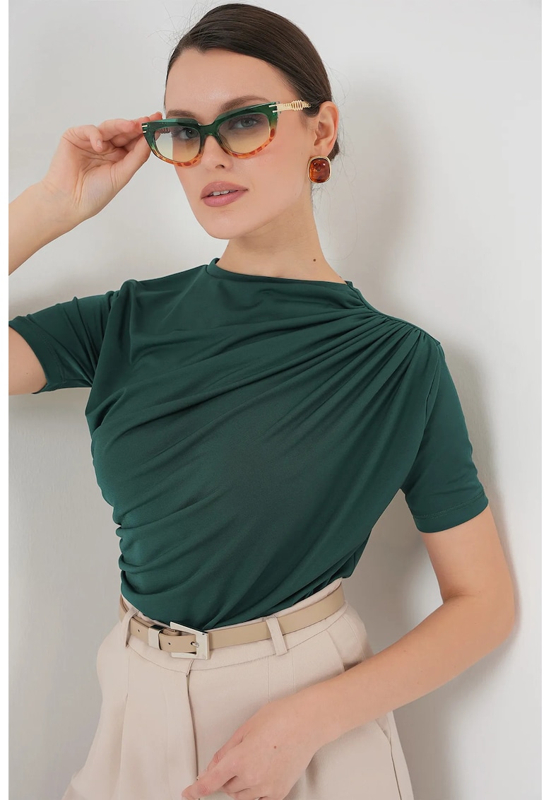 Bluza dama - ajustata - guler rotund - detalii cu volane - verde smarald - jerseu -