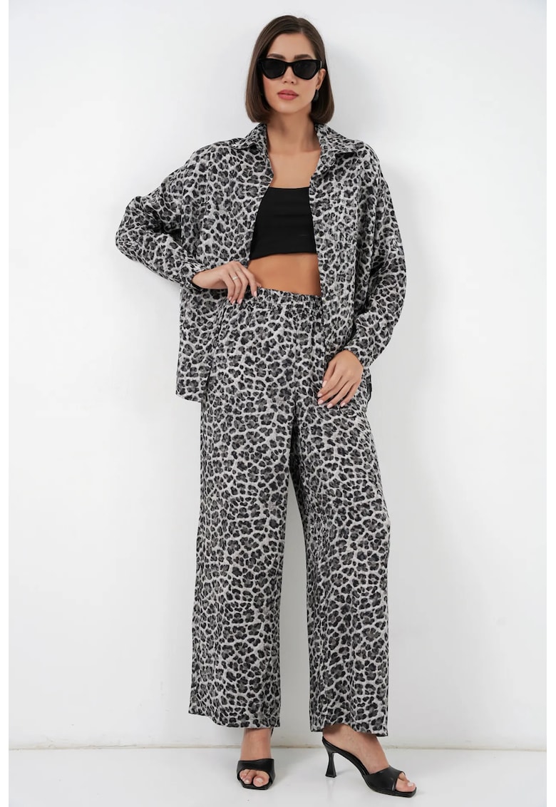 Compleu dama - set din doua piese - camasa lunga cu nasturi si pantaloni largi - imprimeu leopard - gri carbune - satin