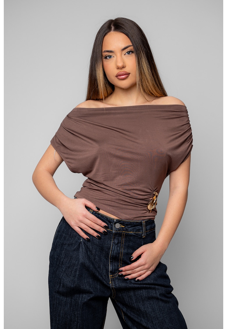 Bluza asimetrica fara maneci cu detaliu auriu 20388 - Maro