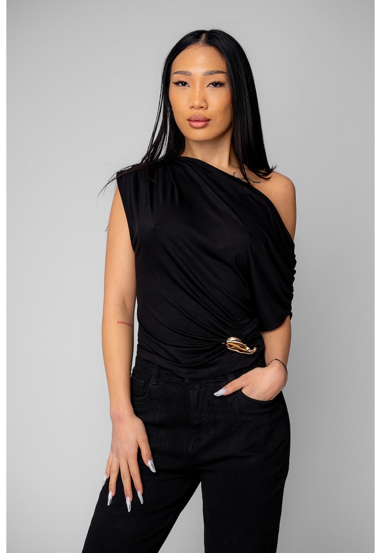 Bluza asimetrica cu umerii goi si detaliu auriu 20393 - Negru