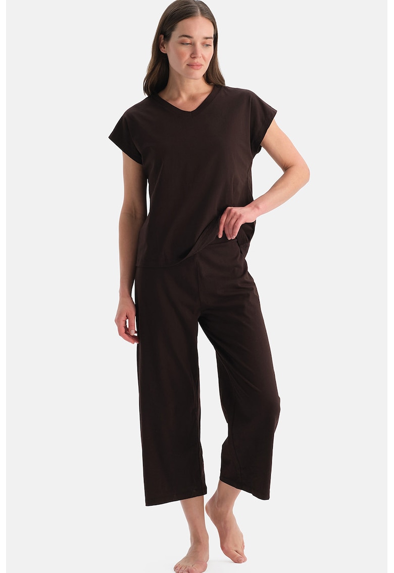 Pijama de bumbac cu decolteu in V - Maro inchis