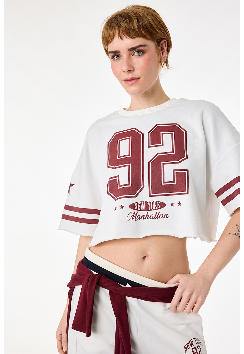 Tricou crop cu imprimeu si terminatii nefinisate - Visiniu/Alb murdar