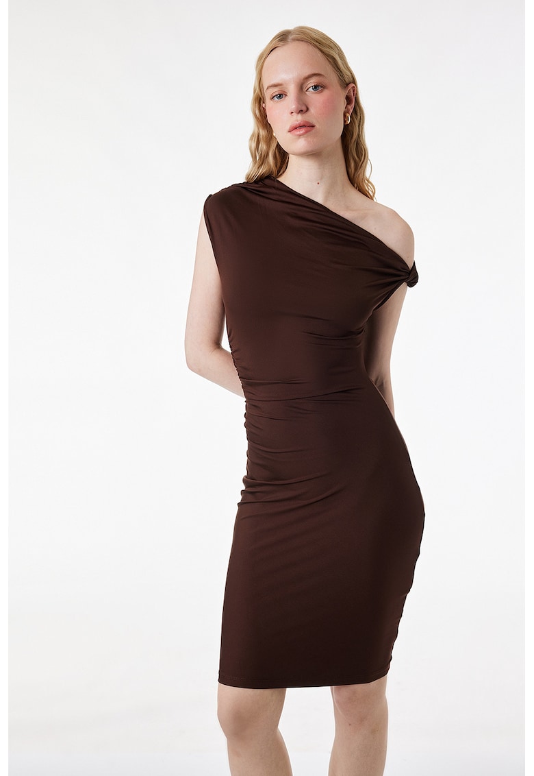 Rochie bodycon cu decolteu pe un umar - Maro cognac