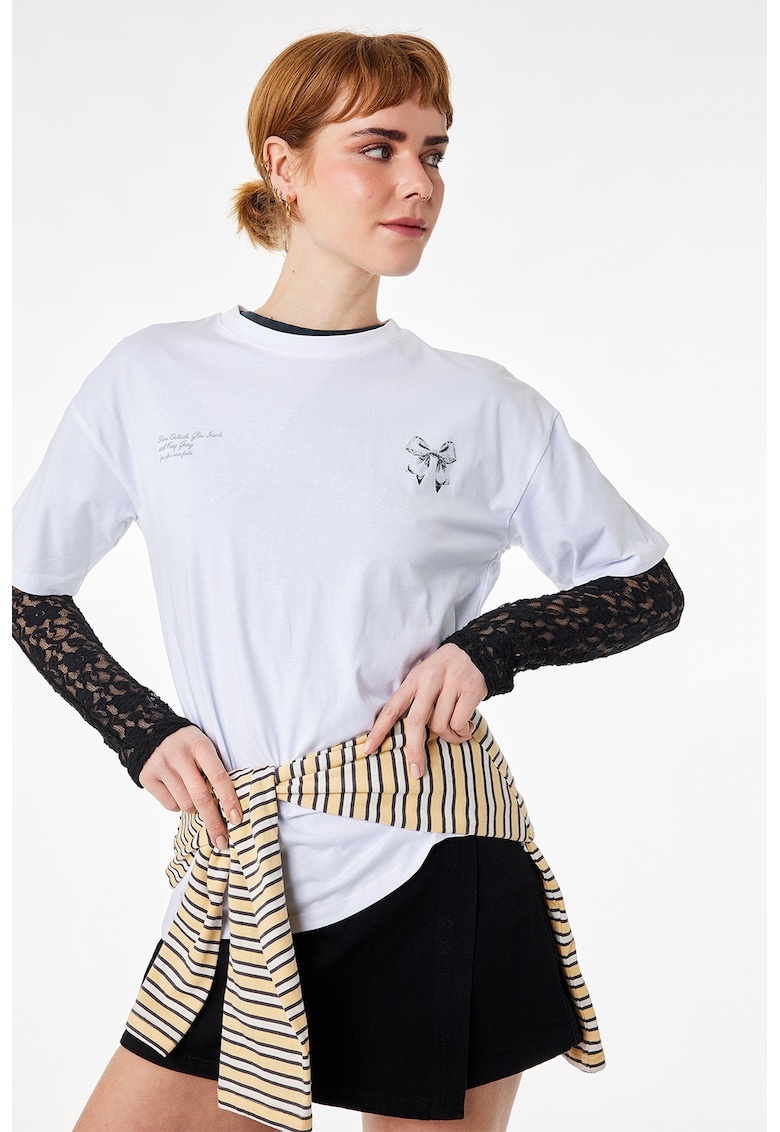 Tricou cu decolteu la baza gatului si imprimeu - Alb
