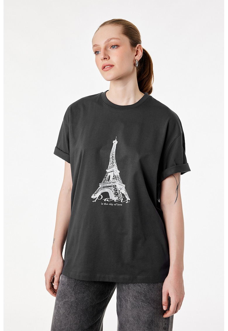 Tricou cu decolteu la baza gatului si imprimeu grafic - Gri inchis