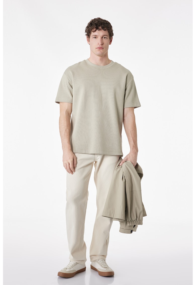 Tricou relaxed fit cu decolteu la baza gatului - Verde pal