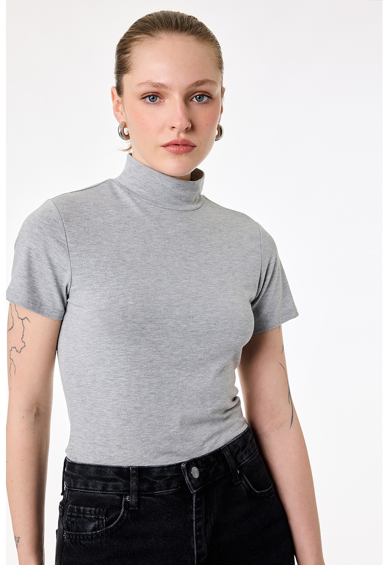 Tricou slim fit cu guler inalt - Gri deschis