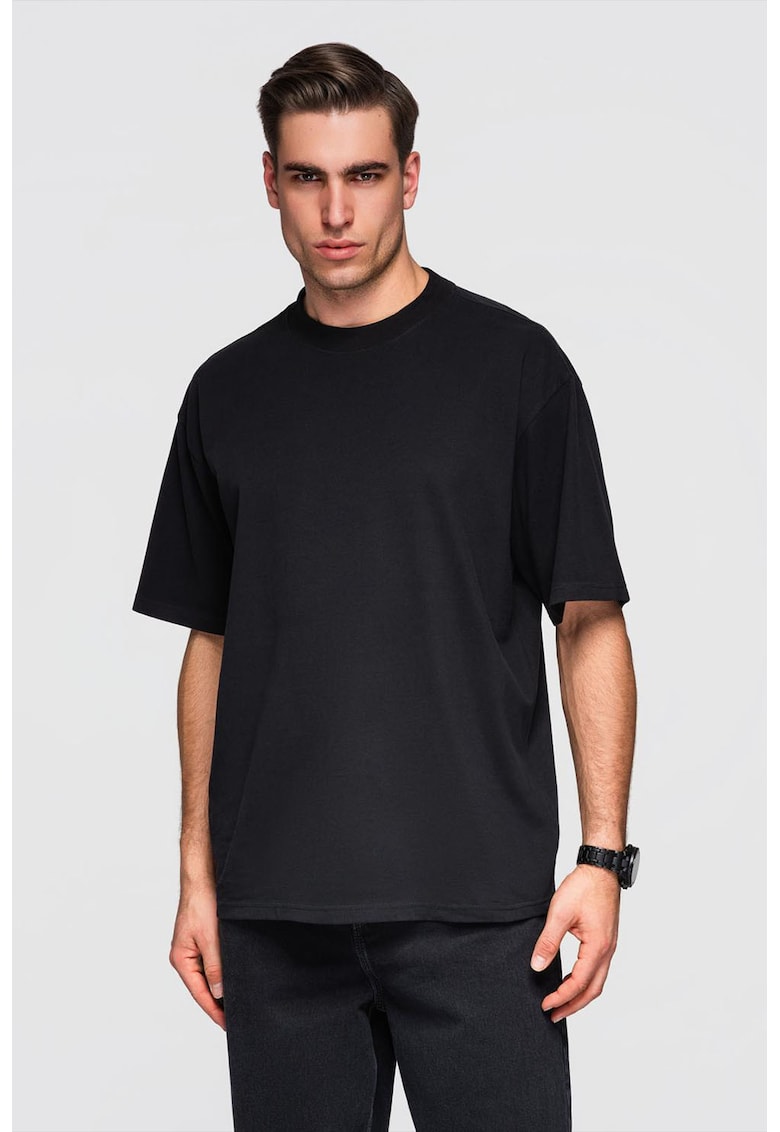 Tricou lejer cu decolteu la baza gatului